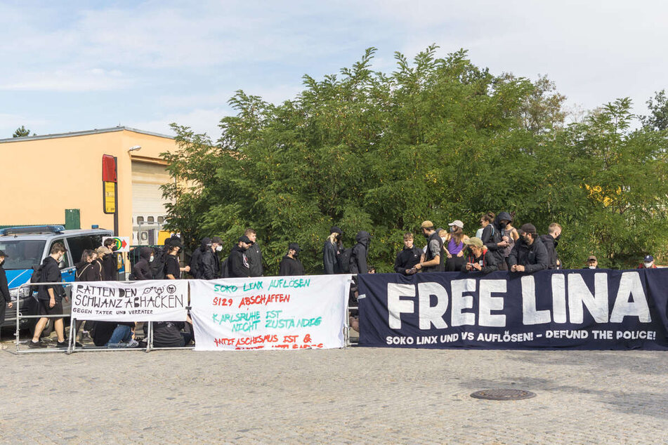 "Free Lina": Seit ihrer Inhaftierung im November 2020 erhält die mutmaßliche Linksextremistin Lina E. (28) Unterstützung aus dem linken Sektor. Nun wurde eine Demo für das Wochenende nach der Urteilsverkündung im Antifa-Ost-Prozess angekündigt.