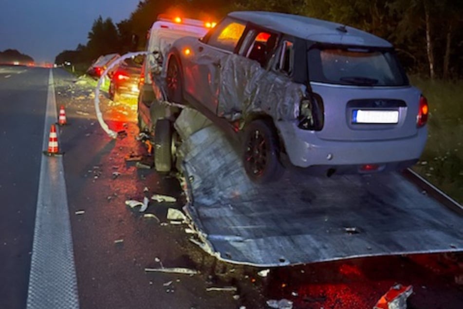 Am frühen Mittwochmorgen ist es auf der A1 bei Rade zu einem Unfall gekommen.