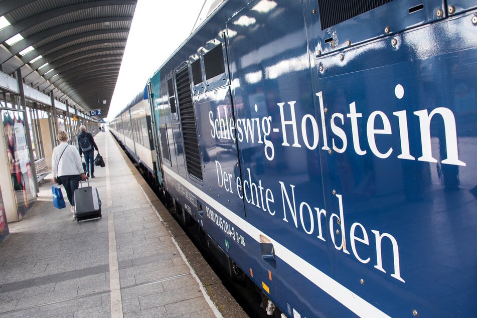 Am Bahnhof Westerland kontrollierten Polizisten einen Jugendlichen. (Archivbild)