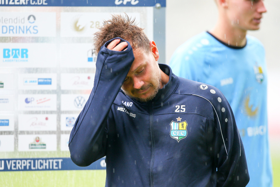Ein Comeback zum Vergessen: Chris Löwe griff sich nach der Partie gegen Erfurt an den Kopf.