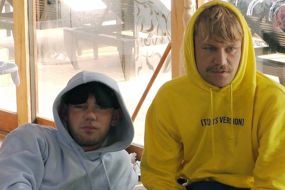 Starten zerknautscht in den Finaltag: Lukas (23, l.) und Aaron (28).
