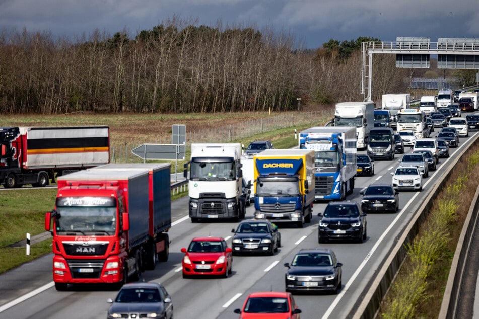 Der ADAC warnt im Norden rund um Christi Himmelfahrt vor vollen Autobahnen.