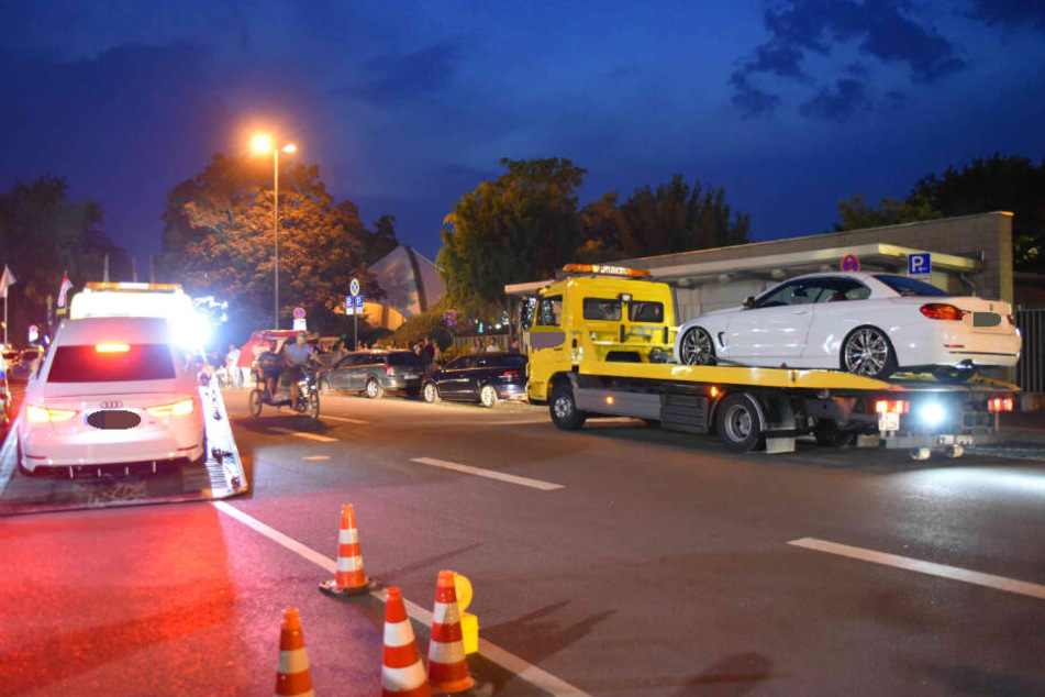 Einige Fahrzeuge wurden vor Ort abgeschleppt.