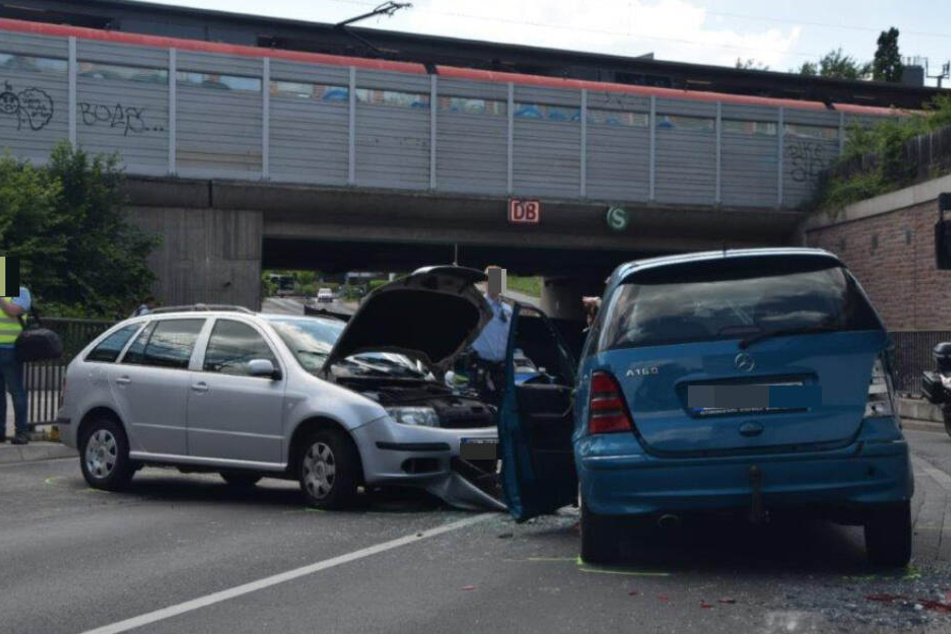 Die Autofahrerin war in den Gegenverkehr geraten, so die Polizei.