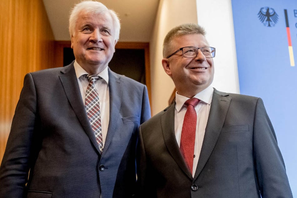 Seehofer stellt Maaßen-Nachfolger vor und stichelt gegen Ex-Verfassungsschutzchef