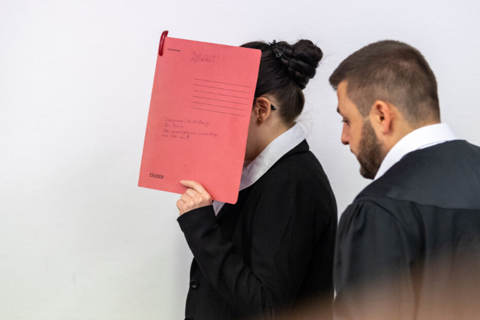 Die Angeklagte soll sich der Terrormiliz Islamischer Staat (IS) im Irak angeschlossen haben.