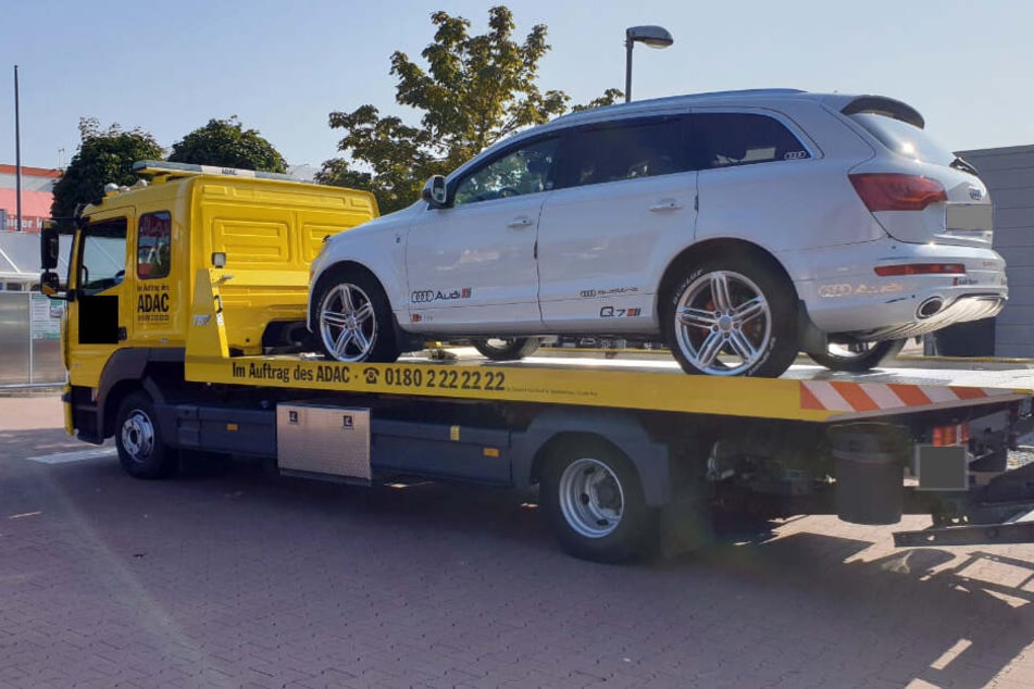 Dem Fahrer des Autos werden mehr als 150 rechtswidrige Verstöße gegen die Straßenverkehrsordnung vorgeworfen.