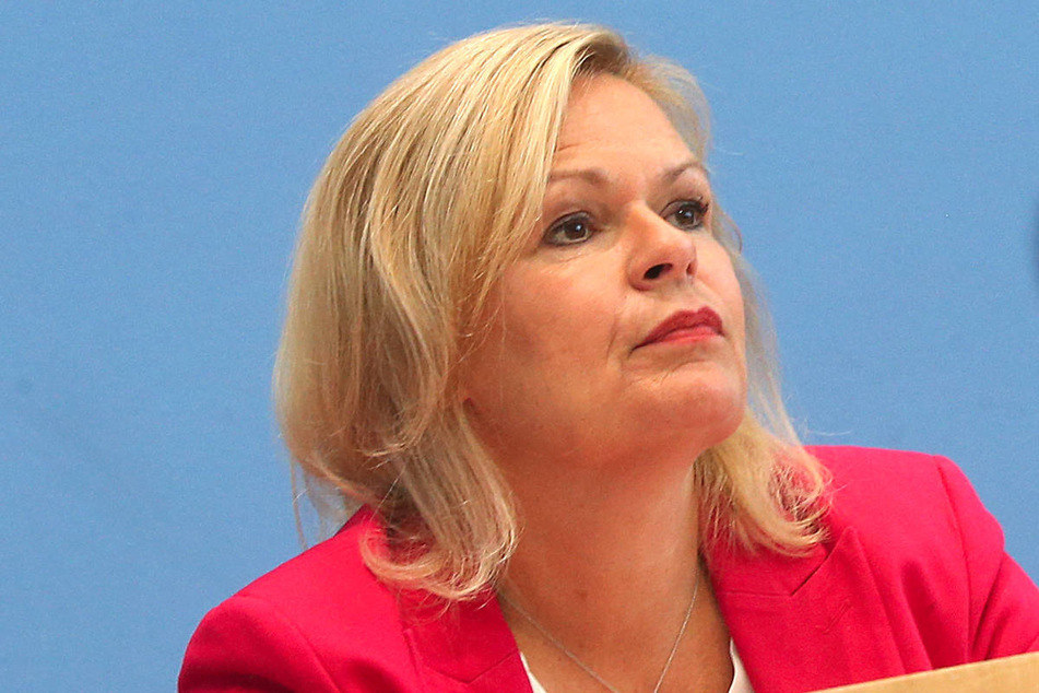 Bundesinnenministerin Nancy Faeser (52, SPD) kann die Aufregung um die Aussage des Berliner Polizisten nicht nachvollziehen.