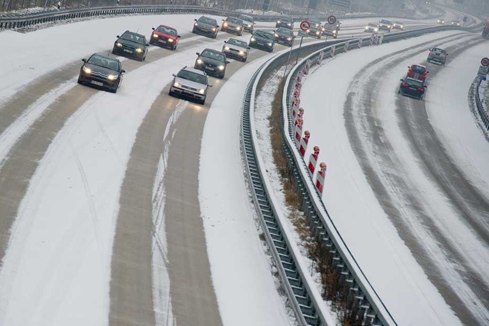 Autofahrer aufgepasst! Der Schnee geht in Regen über, örtlich bildet sich Glatteis.