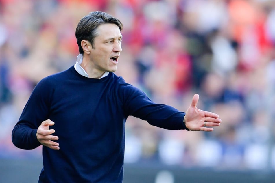 Münchens Trainer Niko Kovac gestikuliert am Spielfeldrand. (Archivbild)