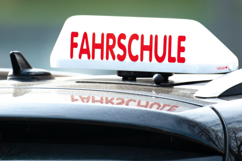 Ein Fahrlehrer alarmierte die Polizei (Symbolfoto).