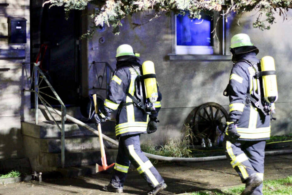 Die Einsatzkräfte begannen sofort mit der Reanimation des Mannes, jedoch verstarb dieser noch vor Ort.