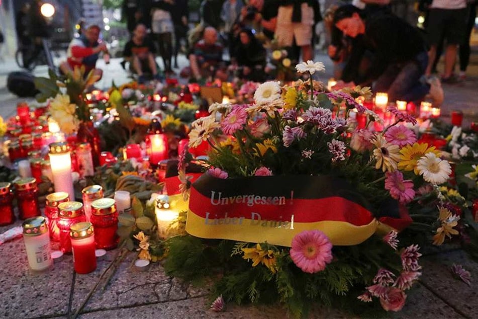 Mit Kerzen wurde des verstorbenen Chemnitzers gedacht.