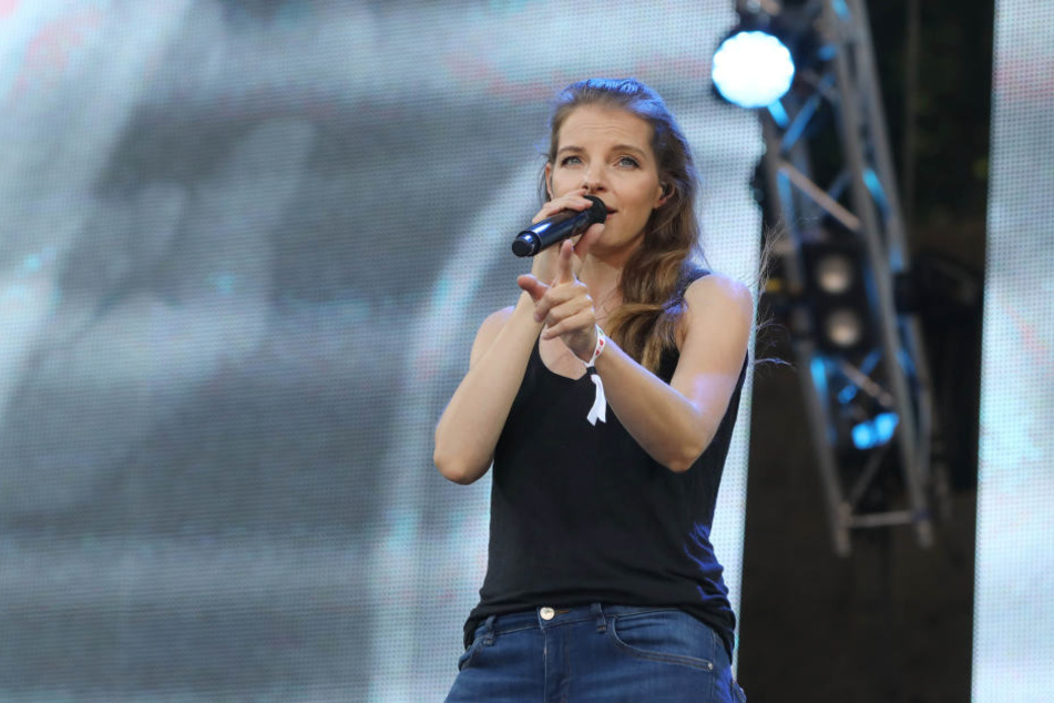 Gibt's ein neues Album? Yvonne Catterfeld zeigt sich im Tonstudio