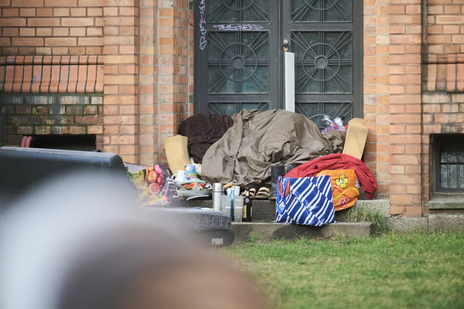 Berlin: Gegen den Kopf: Mann tritt auf Obdachlose ein während sie schliefen