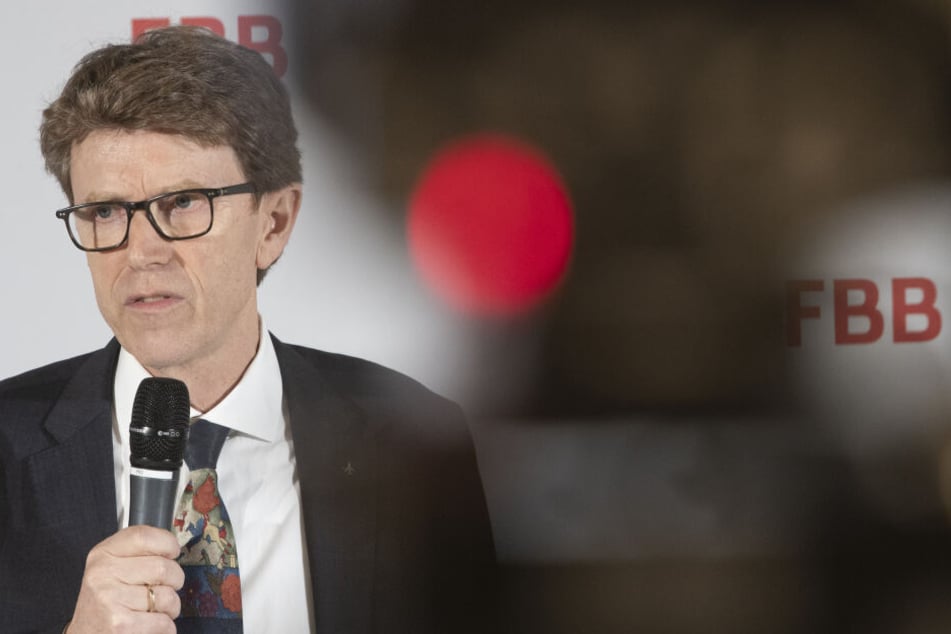 Flughafenchef Engelbert Lütke-Daldrup (62, SPD) nach einer Sitzung des BER-Aufsichtsrates.