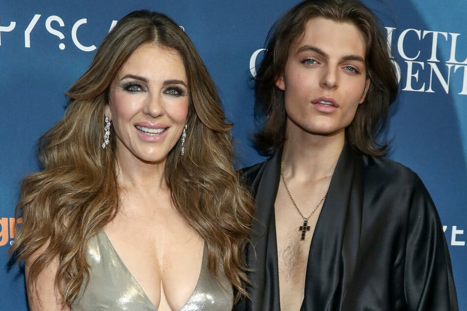 Elizabeth Hurley (58) und ihr Sohn, Regisseur Damian Hurley (22), im Rahmen eines Events zu seinem neuen Film.