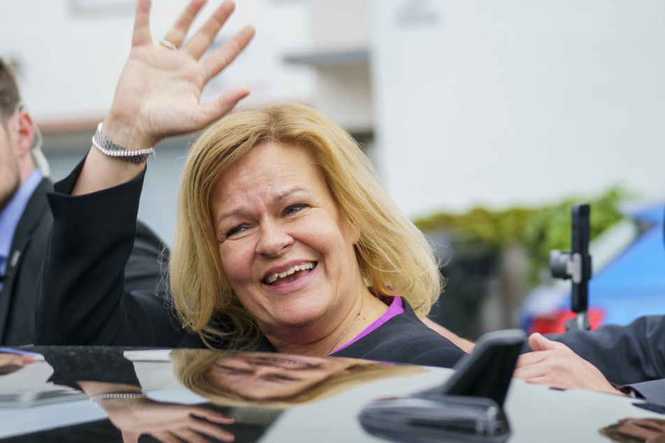 Deutschlands Innenministerin Nancy Faeser (52, SPD) sieht keinen dringenden Handlungsbedarf in puncto Grenzkontrollen.