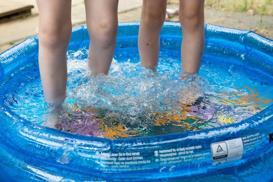 Die einzig richtige Abkühlung: Füße ins Wasser!