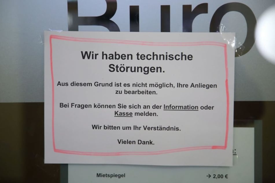 Information für die Besucher des Bürgerbüros Altstadt auf der Theaterstraße.