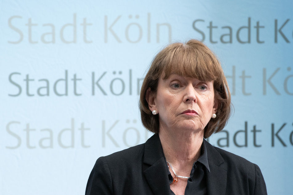 Bei weiter stagnierender Impfbereitschaft hält Kölns Oberbürgermeisterin Henriette Reker (64, parteilos) eine Impfpflicht für angezeigt.