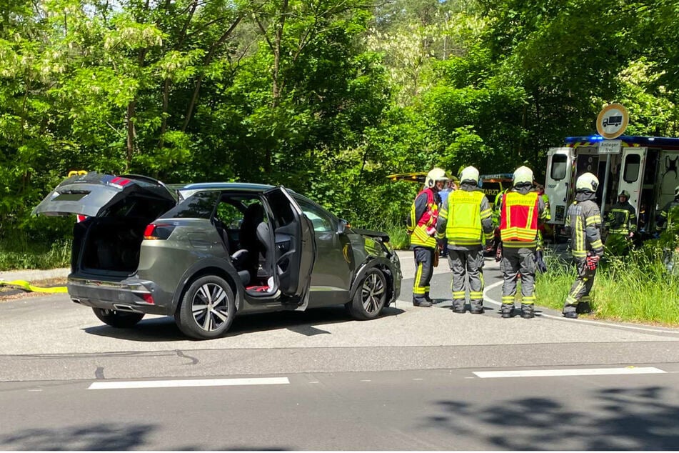 Auf der B97 sind am Donnerstagnachmittag zwei Autos der Marke Peugeot kollidiert.