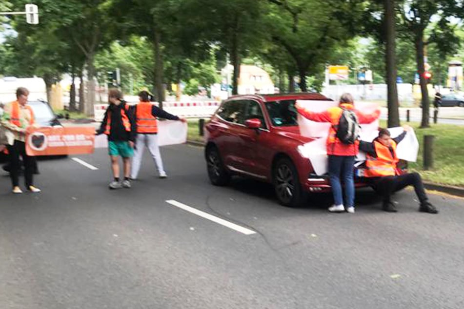 Auch der Fahrer eines roten SUVs wurde sauer.