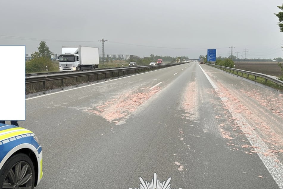 Unfall A61: Fett-Fiasko auf der A61: Teewurst-Flut sorgt für massive Verkehrs-Behinderungen