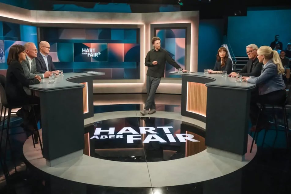 Bei "hart aber fair" wurde darüber gesprochen, ob Verbraucher überhaupt vom Tankrabatt profitieren und wer den 1000-Euro-Krisenbonus wirklich bekommt.