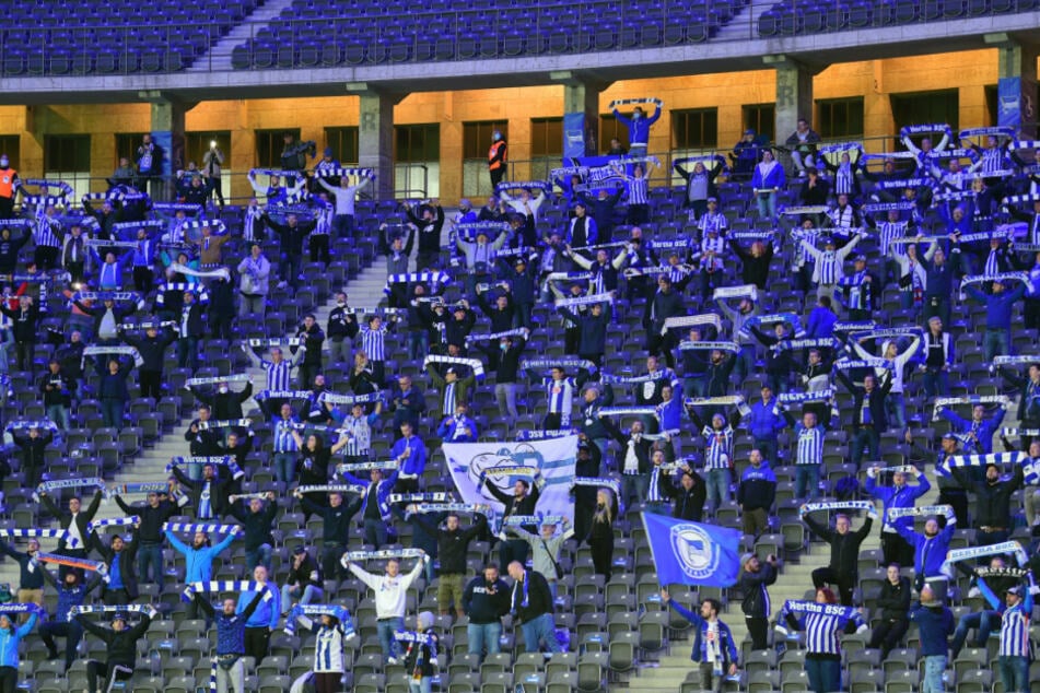 Hertha-Fans vor dem Spiel gegen Eintracht Frankfurt in der Ostkurve.