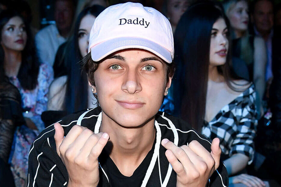 Teenieschwarm Lukas Rieger tanzt auch mit.