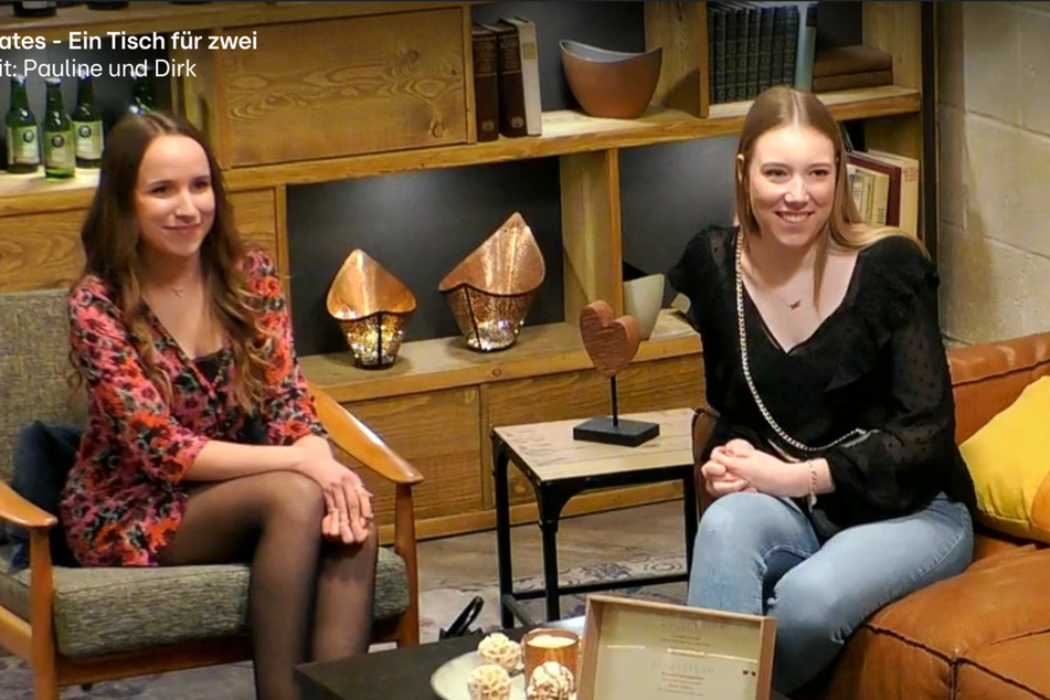 Alina (23) und Flora (21) suchen bei "First Dates" gemeinsam ihr Liebesglück.