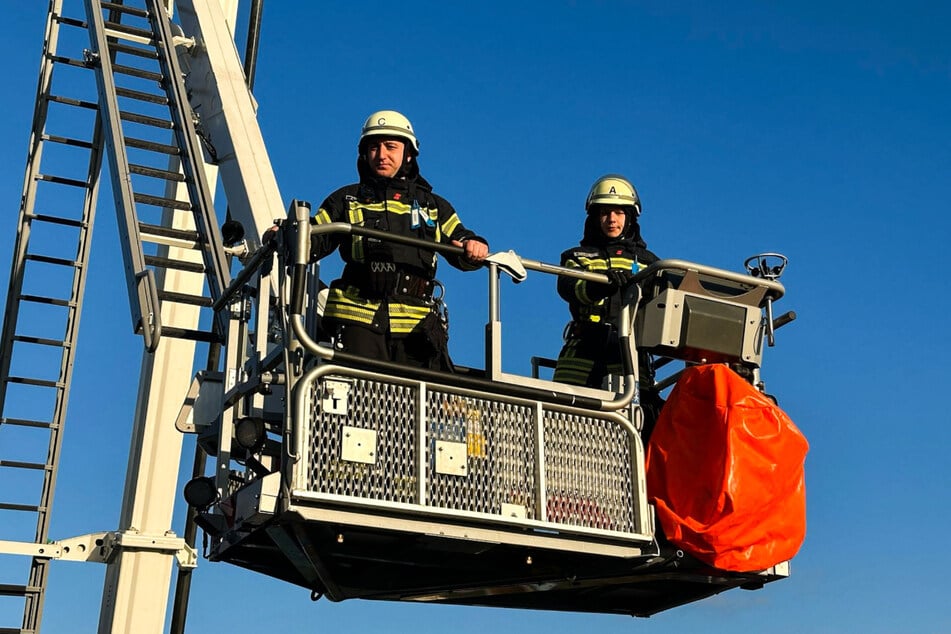 Einsatzkräfte der Feuerwehr Premnitz machten sich auf den Weg in die Höhe.