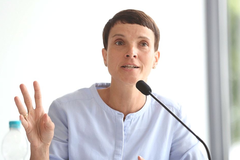Frauke Petry (43, Die blaue Partei).