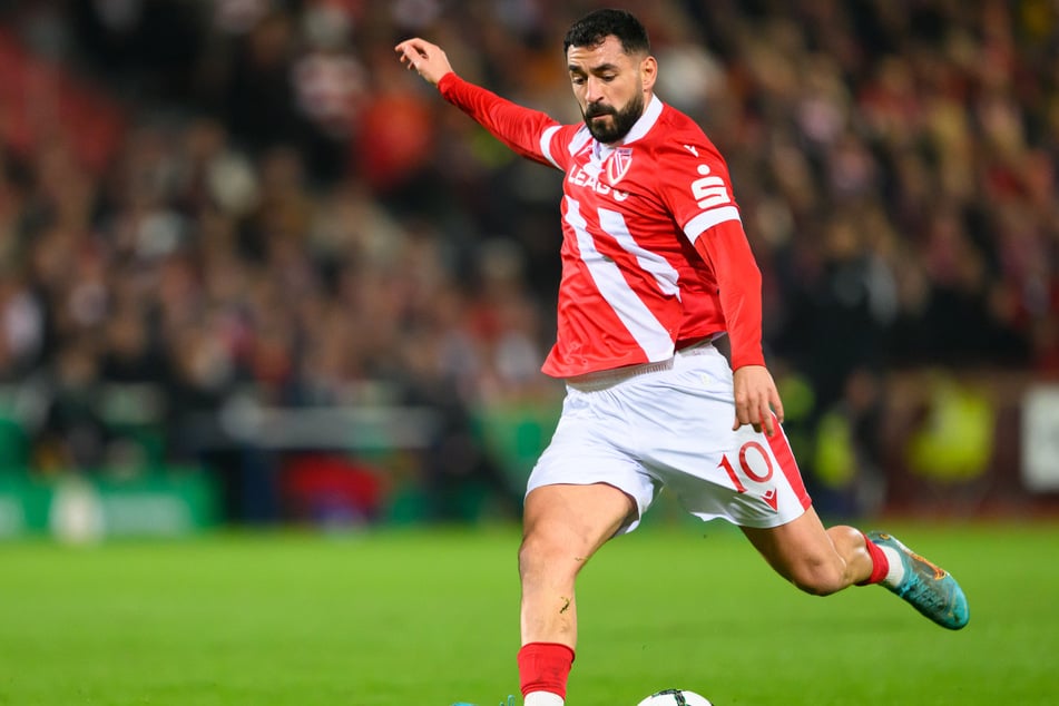 Tolcay Ciğerci (30) hat schon 57 Profispiele im zentralen Mittelfeld absolviert.