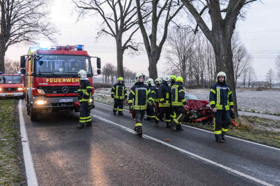 Bei einem schweren Unfall bei Nauen (Havelland) wurde eine 19-Jährige schwer verletzt.