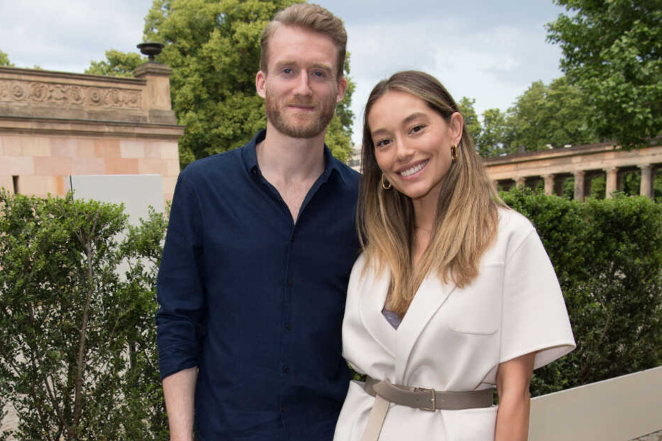 André Schürrle und seine Frau Anna kommen im Sommer 2019.