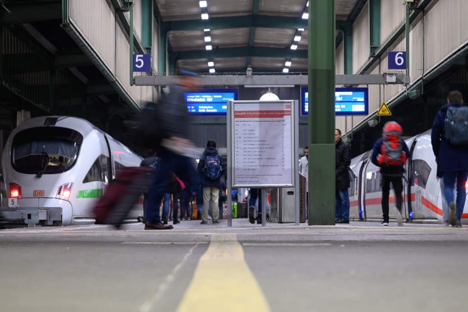 Geduldsprobe für Bahnreisende: Darum fallen über das Wochenende Züge aus