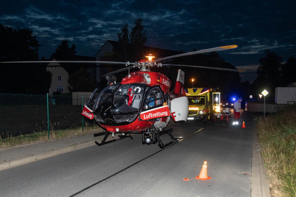 Der Teenager musste mit einem Rettungshubschrauber nach Dresden geflogen werden.