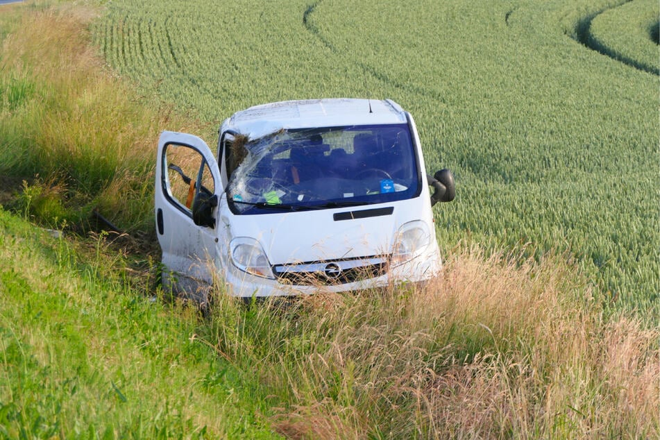 Der Wagen hat sich überschlagen und ist dementsprechend etwas ramponiert.