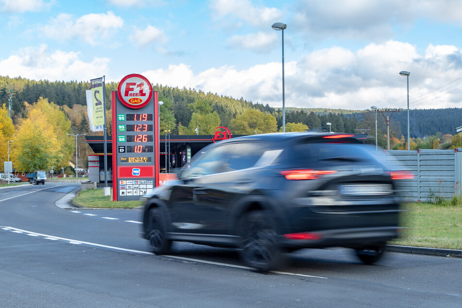Wer nur zum Tanken ins Nachbarland fährt, muss sich danach nicht in Quarantäne begeben.