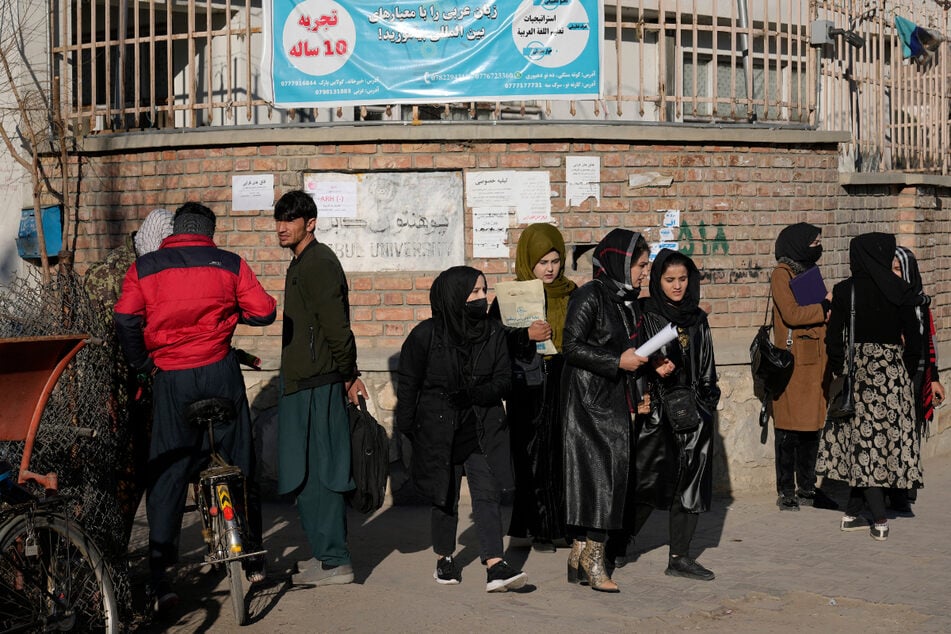 Frauen protestieren gegen Universitätsverbot in Afghanistan