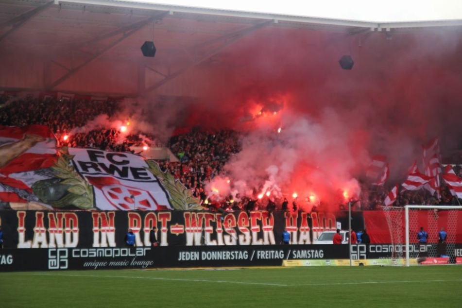 In der Partie am 9. September soll Pyrotechnik gezündet sowie eine Fahne der Gäste durch Erfurter Fans verbrannt worden sein.