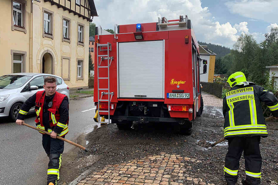 Die Feuerwehr hatte am Freitagnachmittag in Geyer viel zu tun.