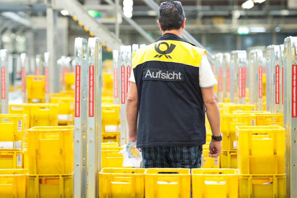 Der Betrug wurde dadurch begünstigt, dass zu wenige Post-Beschäftigte zur Verfügung stehen, um die Tonnen an Briefen zu kontrollieren (Symbolbild).