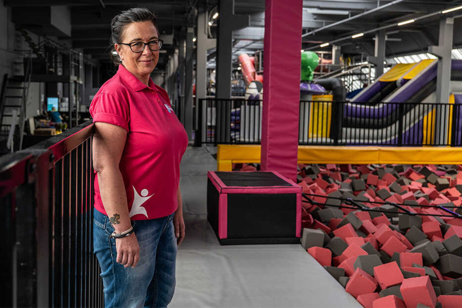 Bietet nach einem ruhigen Ferientag Action: Katrin Lohwasser (48) von "Jump 'n Play", der Indoorspielplatz hat Afterwork-Ferienangebote.