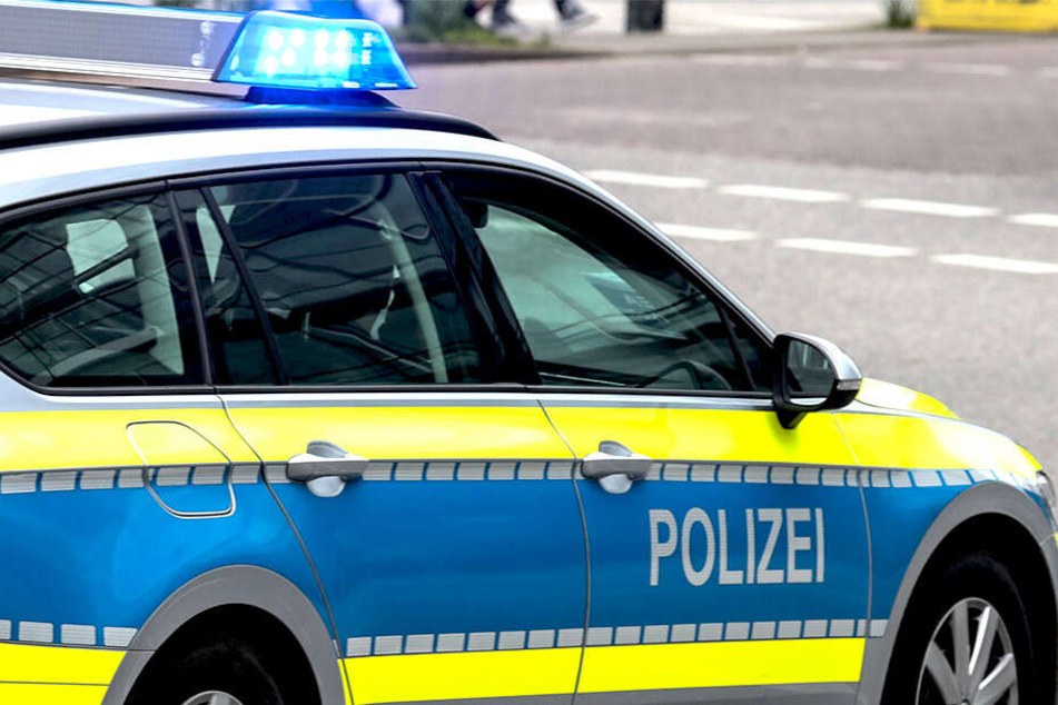 Mit einer Männergruppe gerieten ein 26-Jähriger und ein 27-Jähriger in Dresden aneinander.