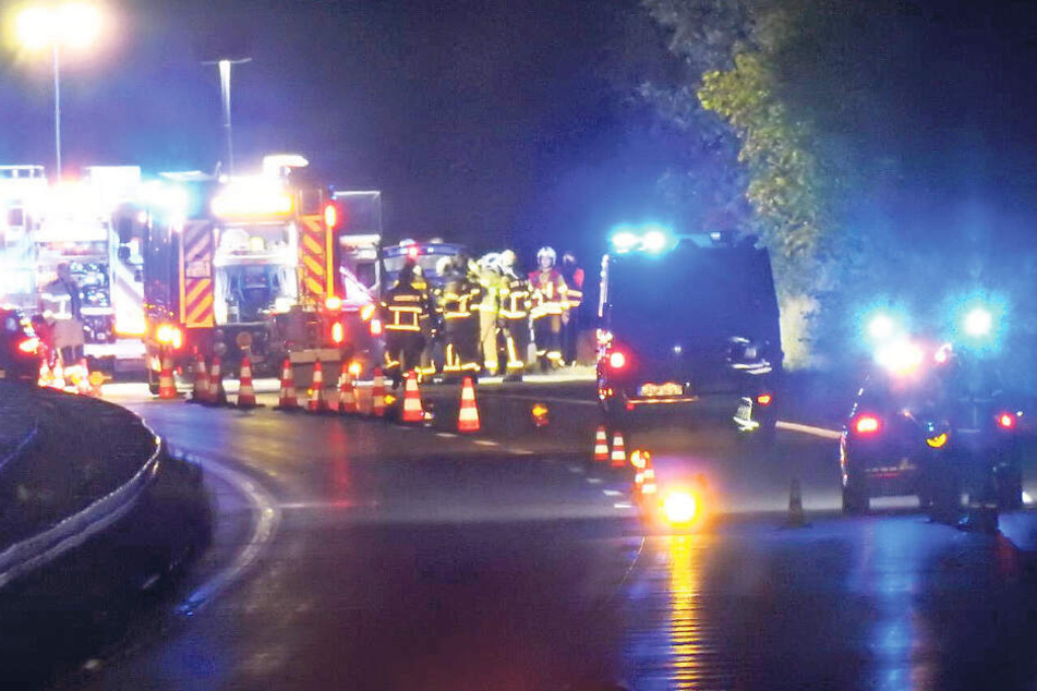 Auf der A14 kam es plötzlich zum Brand an dem Fahrzeug. Die drei Insassen löschten die Flammen mit Bier.