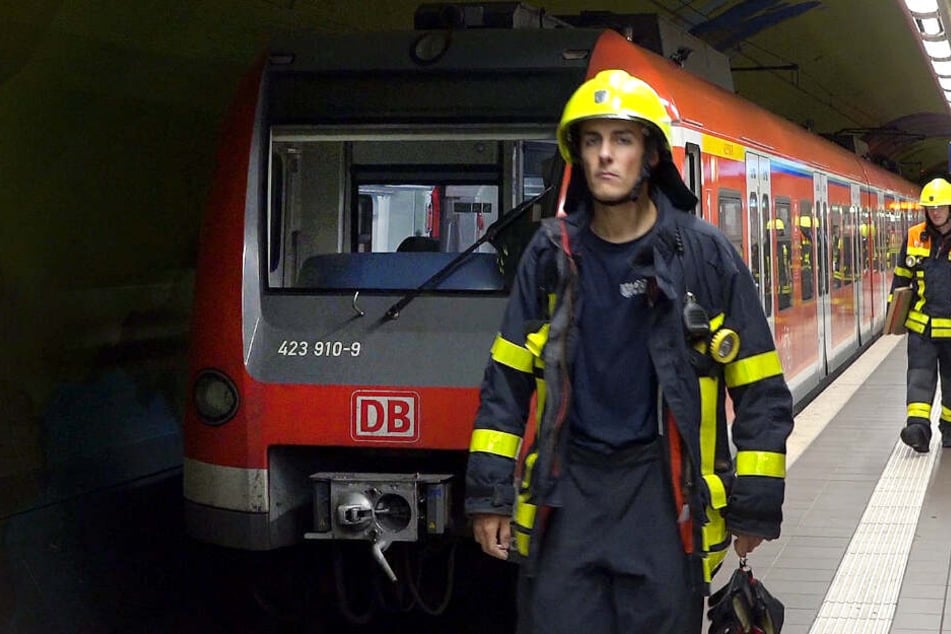 Der 17-Jährige stürzte an der S-Bahn Haltestelle Stuttgart-Rohr vor den einfahrenden Zug. (Symbolbild)
