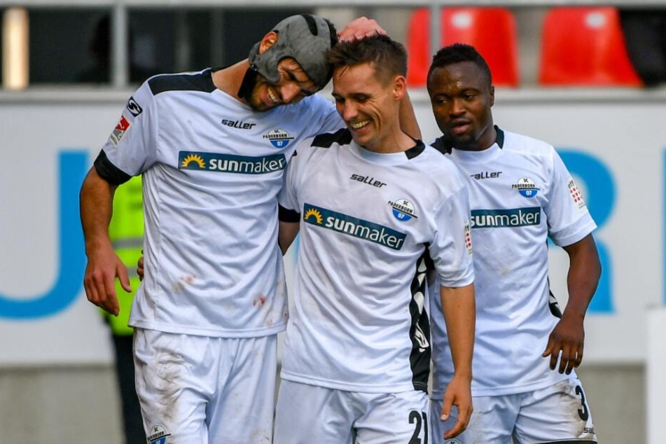 Philipp Klement (m.) könnte gegen den FC Ingolstadt wieder von Anfang an auflaufen.